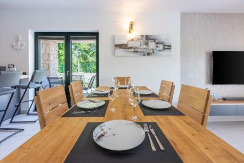 Villa Palma With Private Pool / Croatia
