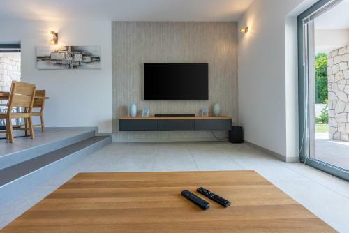 Villa Palma With Private Pool / Croatia