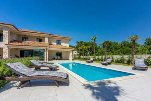 Villa Palma With Private Pool / Croatia