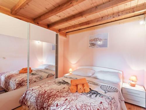 Pleasant Holiday Home In Pola?a With Swimming Pool