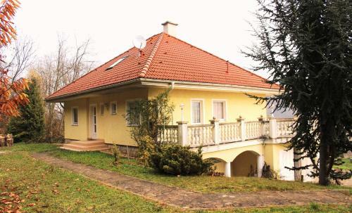 Pet�rke Villa
