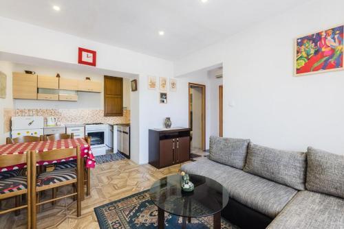 Apartments With A Parking Space Novi Vinodolski - 10270