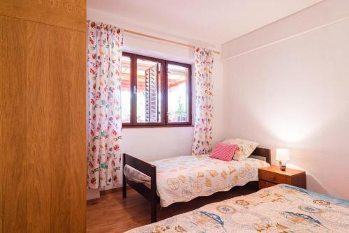 Apartments With A Parking Space Novi Vinodolski - 10270