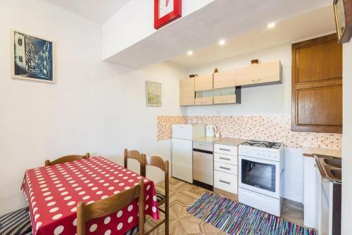 Apartments With A Parking Space Novi Vinodolski - 10270