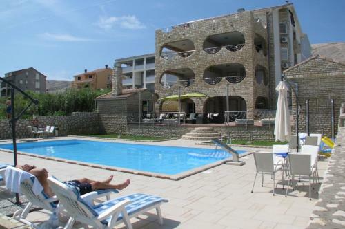 Pool Apartment Lara