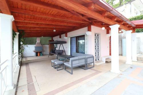 Villa Ljerka, Step To The Sea