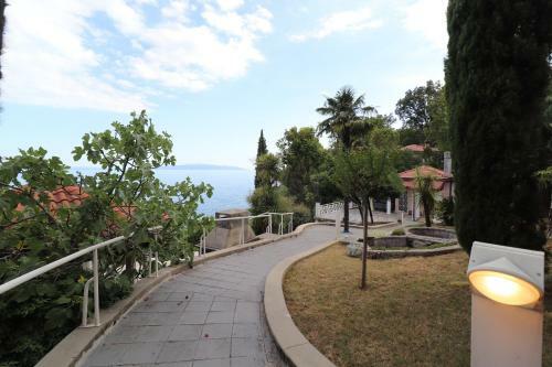 Villa Ljerka, Step To The Sea