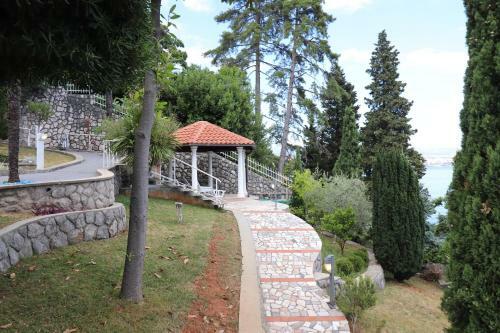 Villa Ljerka, Step To The Sea
