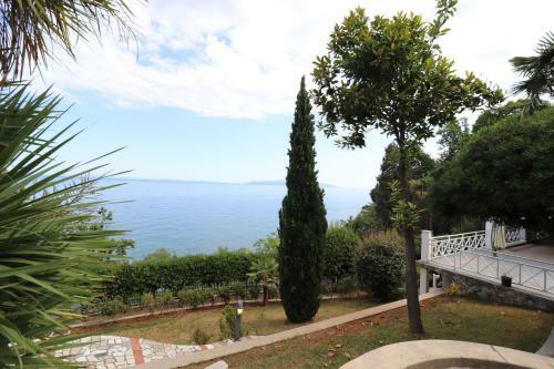Villa Ljerka, Step To The Sea