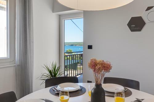 Apartment By The Sea