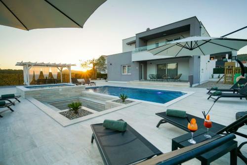 Beautiful Villa Manimm