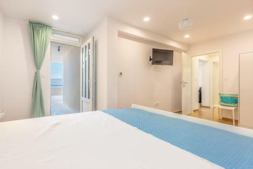 Adris Apartments