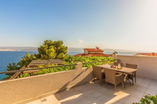 Adris Apartments