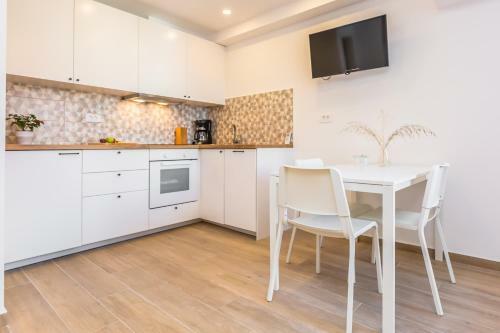 Adris Apartments