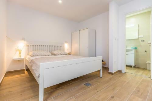 Adris Apartments