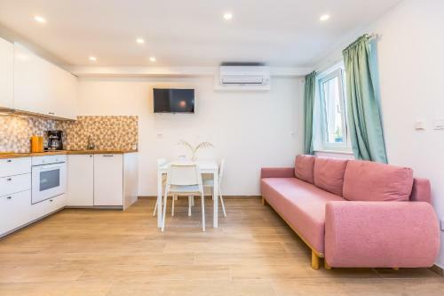 Adris Apartments