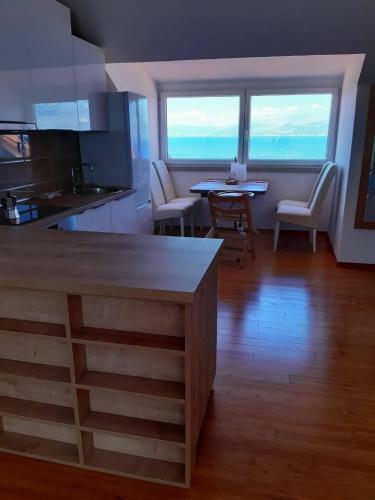 Elen Apartment Postira