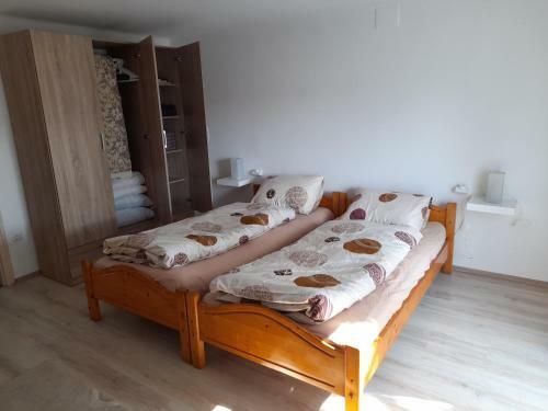 Hegytet? Vend�gh�z
