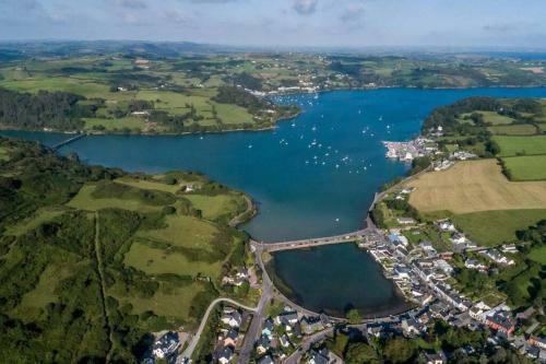 4 Bedroom Holiday Home In Union Hall, West Cork
