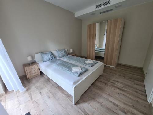 �t Feny? Apartmanh�z