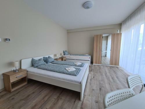 �t Feny? Apartmanh�z