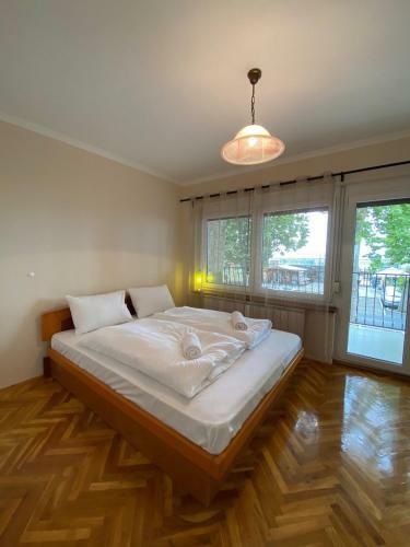 Pet?fi 24 Apartmanok Si�fok