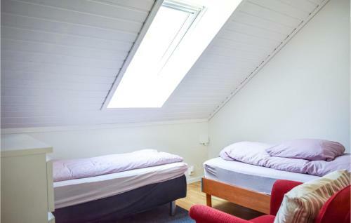 Nice Home In Kolltveit With Wifi And 3 Bedrooms