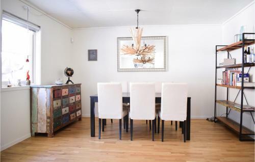 Nice Home In Kolltveit With Wifi And 3 Bedrooms