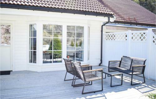 Nice Home In Kolltveit With Wifi And 3 Bedrooms