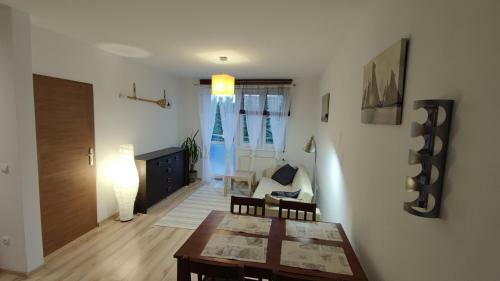 Apartament Bia?y