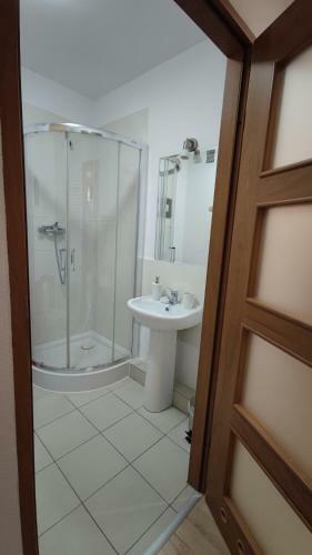 Apartament Bia?y