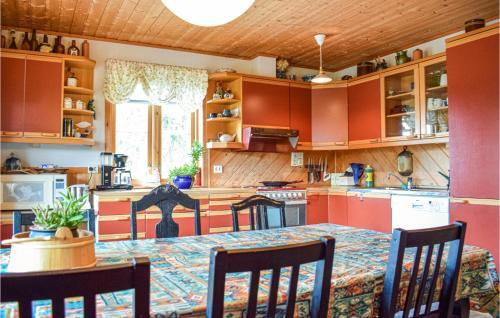 Nice Home In Lonev�g With 4 Bedrooms