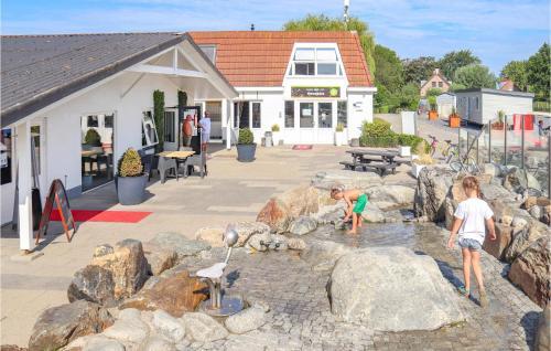 Stunning Home In In De Bongerd With 3 Bedrooms #814