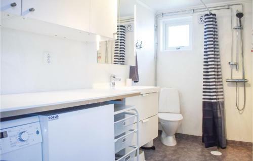 Nice Apartment In Holmsj� With 1 Bedrooms