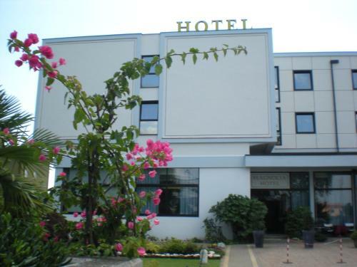 Magnolia Hotel