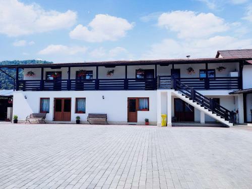 Hostal Pensiunea Sub Hori??