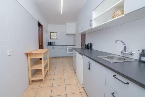 Vale De Centeanes Fabulous Apartment By Innkeeper