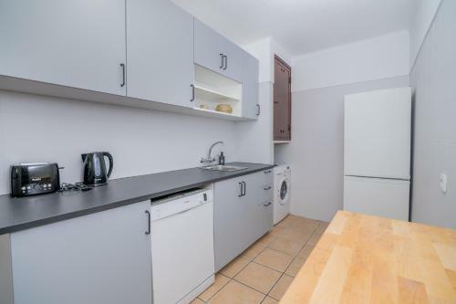 Vale De Centeanes Fabulous Apartment By Innkeeper