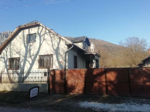 Family Apartman Sz�del? - Z�diel