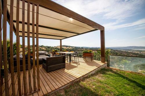Secluded And Comfortable Villa With Shared Pool And Gym In Milas