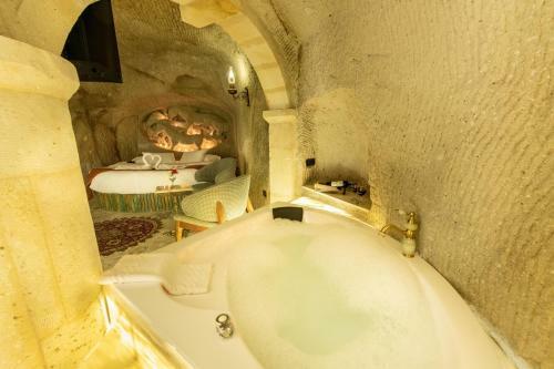 Foremanson Cave Hotel