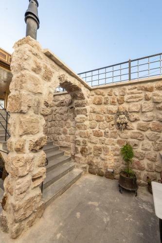 Foremanson Cave Hotel