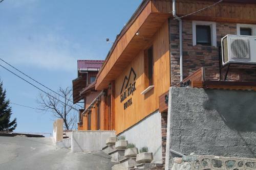 Sar? K�?k Hotel