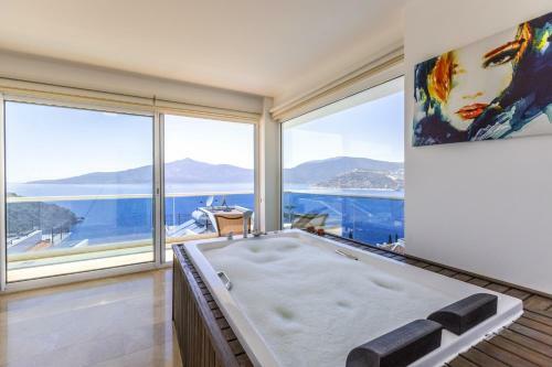 Luxury 4 Bedroom Villa With Amazing Sea Views