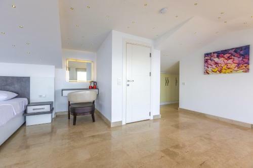 Luxury 4 Bedroom Villa With Amazing Sea Views