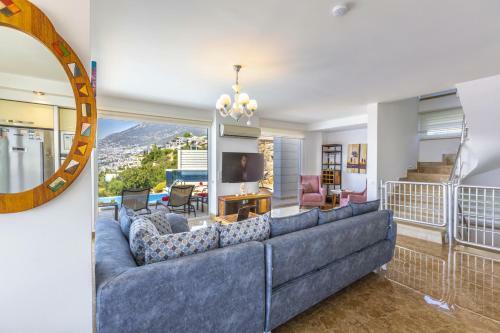 Luxury 4 Bedroom Villa With Amazing Sea Views