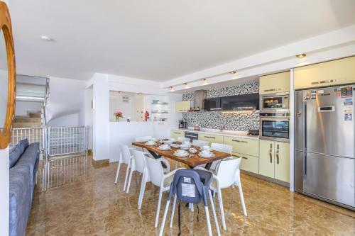 Luxury 4 Bedroom Villa With Amazing Sea Views