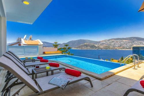 Luxury 4 Bedroom Villa With Amazing Sea Views