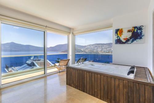 Luxury 4 Bedroom Villa With Amazing Sea Views