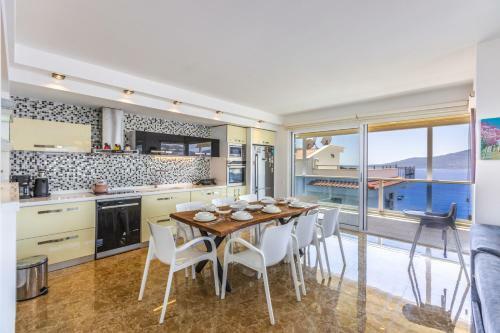 Luxury 4 Bedroom Villa With Amazing Sea Views